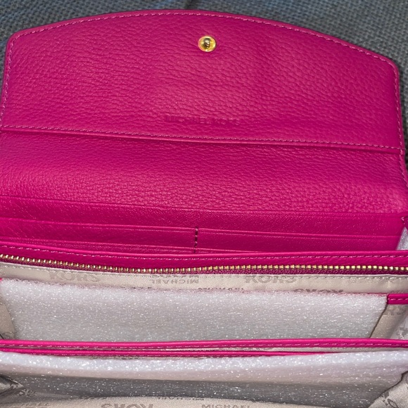 Brand New Michael Kors wallet - Picture 4 of 11